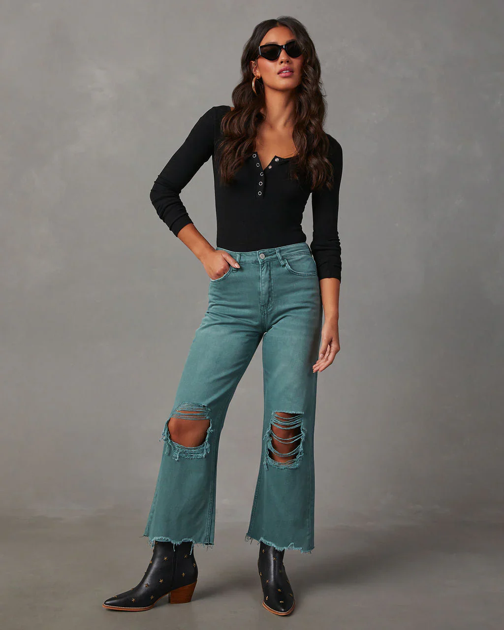 Eyes On Me Distressed High Rise 90s Jeans